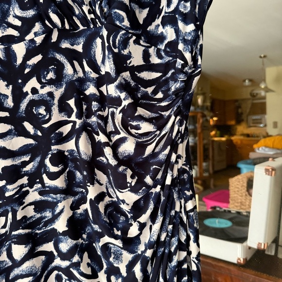 Lauren Ralph Lauren Navy and White Asymmetrical Y2K Patterned Midi Dress - Picture 4 of 7
